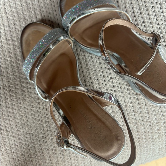 Gorgeous silver glitter wedge sandals - Picture 5 of 6